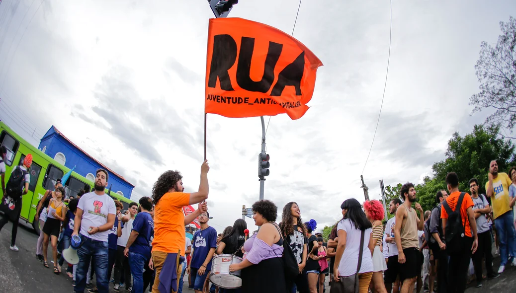 Manifestação contra o aumento da passagem na Frei Serafim 