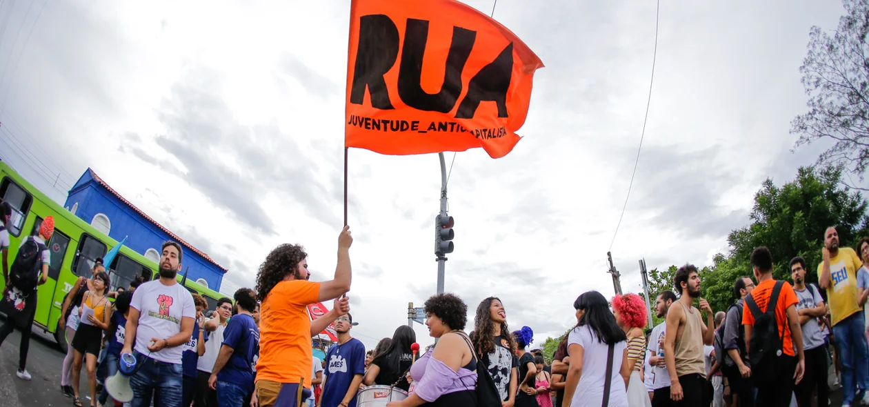 Manifestação contra o aumento da passagem na Frei Serafim 