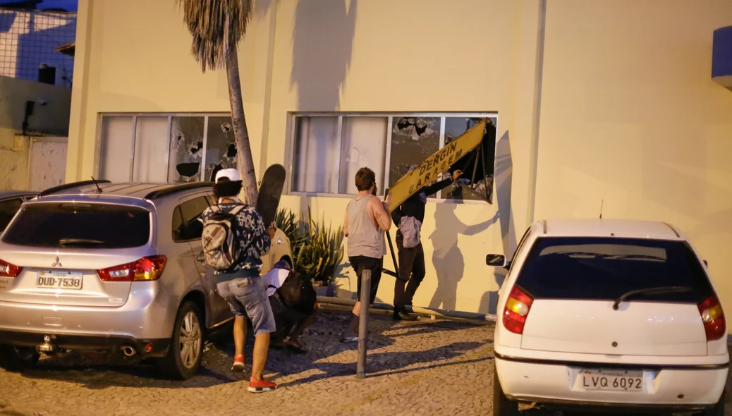 Quebraram o vidro da sede do PSDB