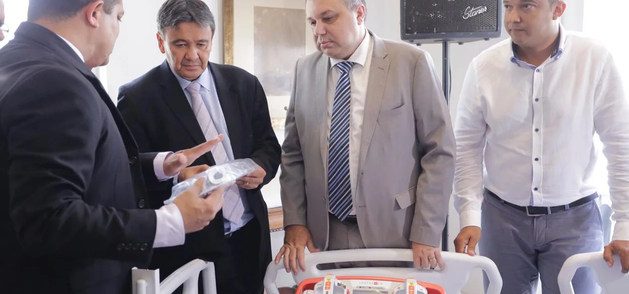 Wellington Dias e Florentino Neto com novos equipamentos