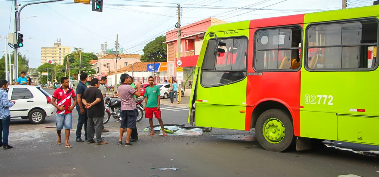 Acidente na avenida Frei Serafim 