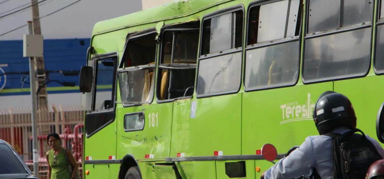 Segundo ônibus envolvido no acidente