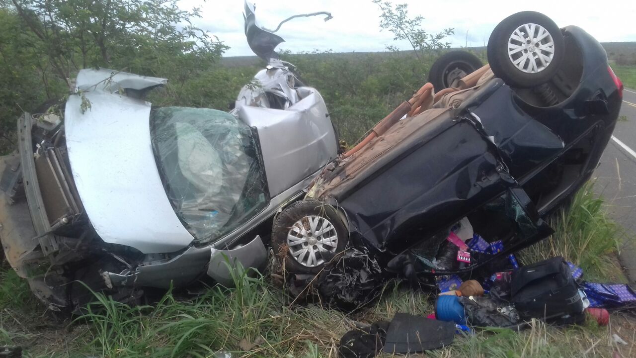 Acidente entre dois carros mata 4 pessoas no Piauí