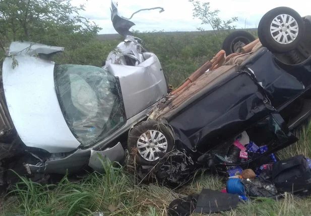 Acidente entre dois carros mata 4 pessoas no Piauí