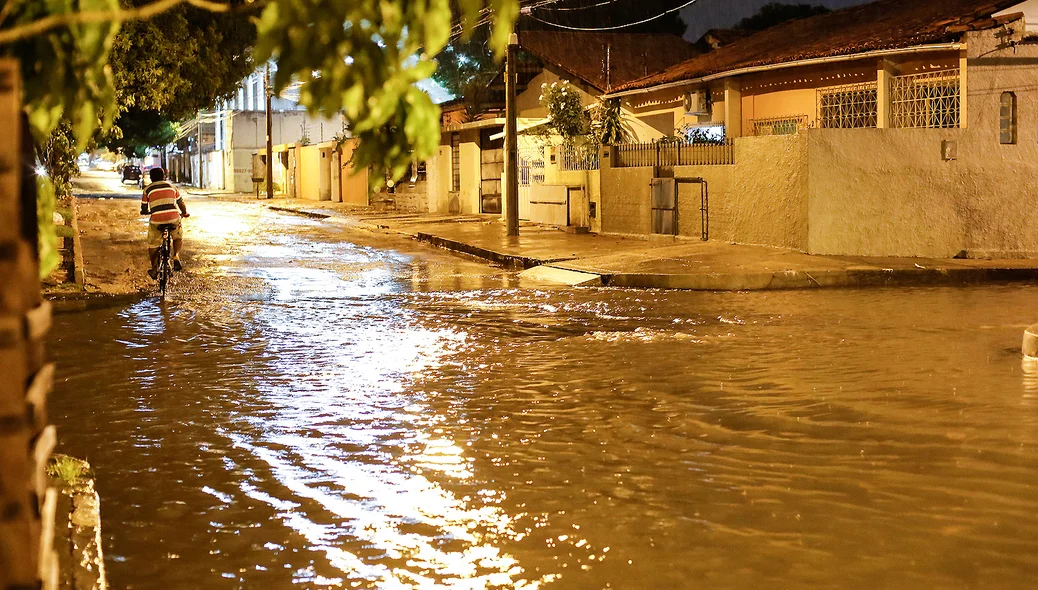 Alagamento na Rua Belisário Cunha 