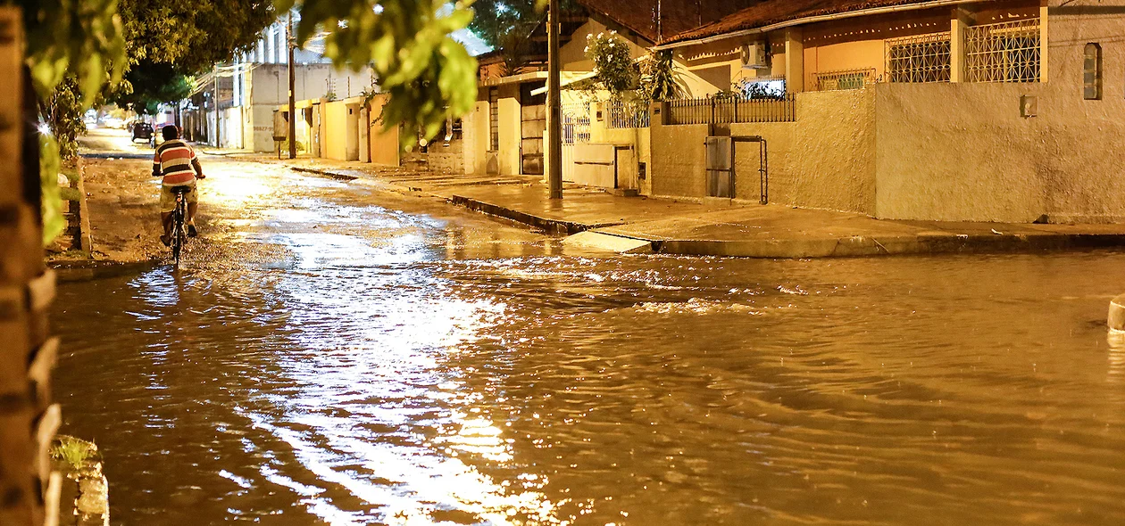Alagamento na Rua Belisário Cunha 