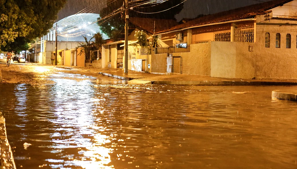 Alagamento na Rua Belisário Cunha em Teresina
