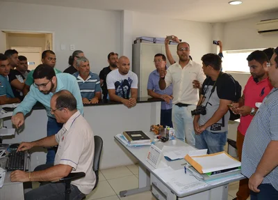 Consumidores pressionam pela revogação de lei que aumentou taxa de iluminação