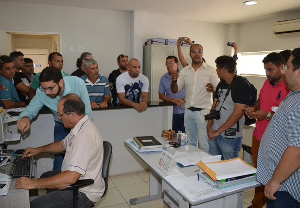 Consumidores pressionam pela revogação de lei que aumentou taxa de iluminação