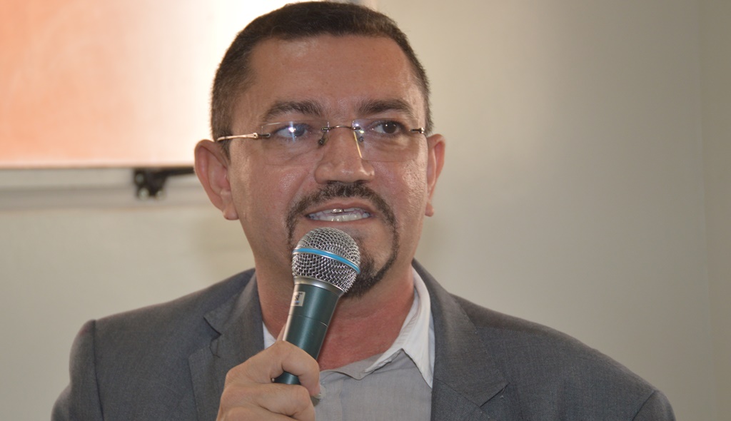 Padre Walmir contrata cinco caminhões coletores por mais de R$ 800 mil ao ano