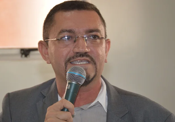 Padre Walmir contrata cinco caminhões coletores por mais de R$ 800 mil ao ano