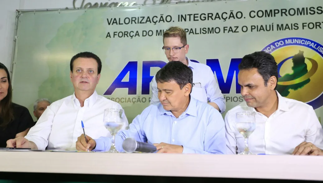 Wellington Dias assina convênio