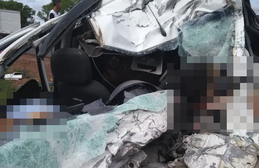 Carro destruído