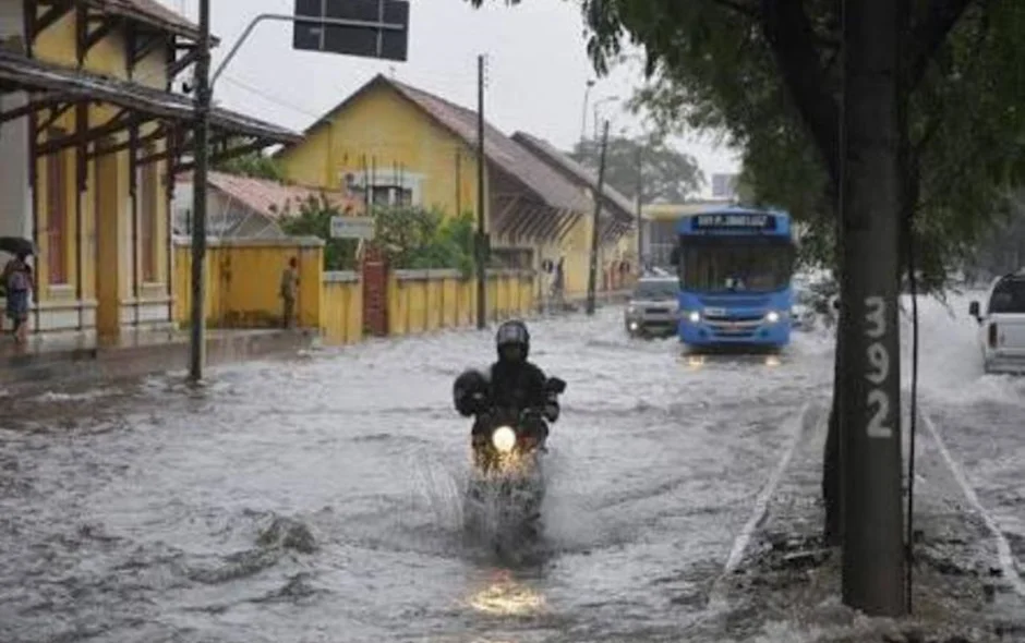Alagamento na Avenida Miguel Rosa