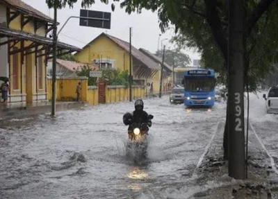 Alagamento na Avenida Miguel Rosa