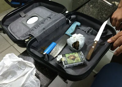 Drogas e armas brancas encontradas em Santa Cruz 