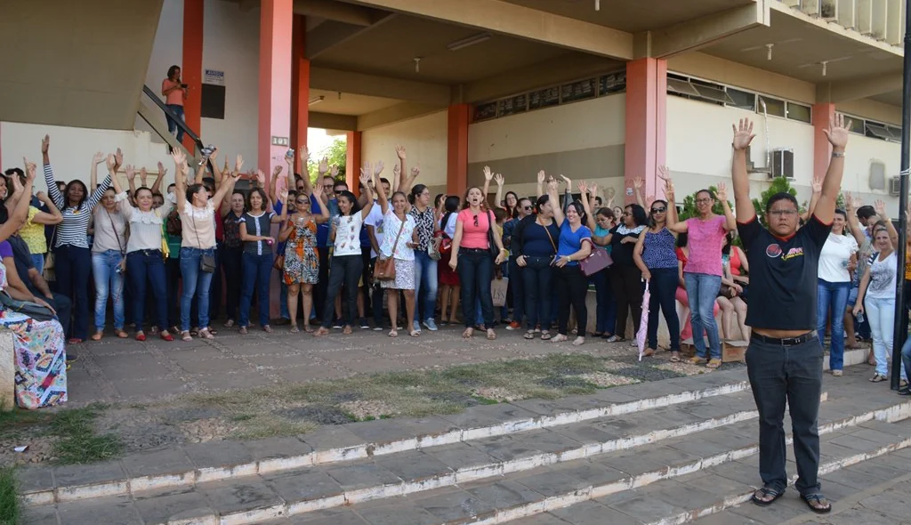 Manutenção da greve foi decidida durante a manifestação