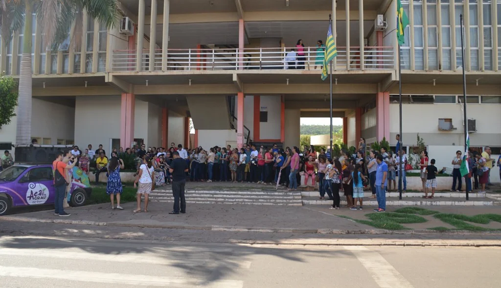 Servidores permaneceram acampado em frente a Prefeitura por mais de duas horas