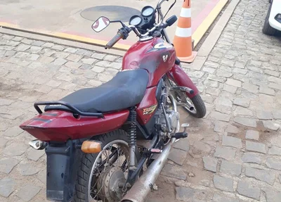 Motocicleta apreendida em Picos