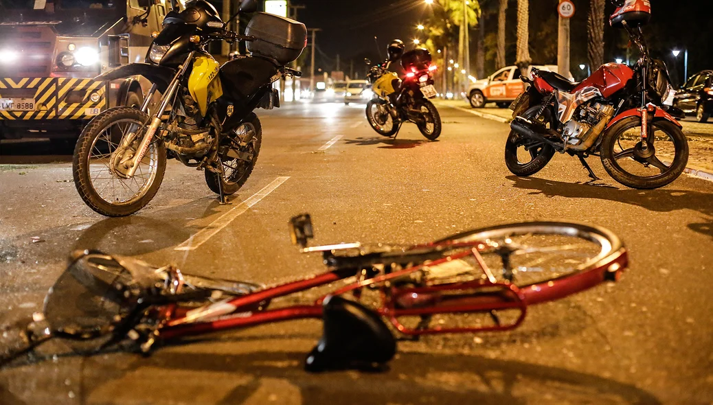 colisão entre moto e bicicleta