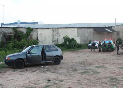 Corpo é encontrado dentro de carro