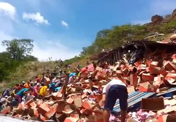 Carreta da Natura é saqueada