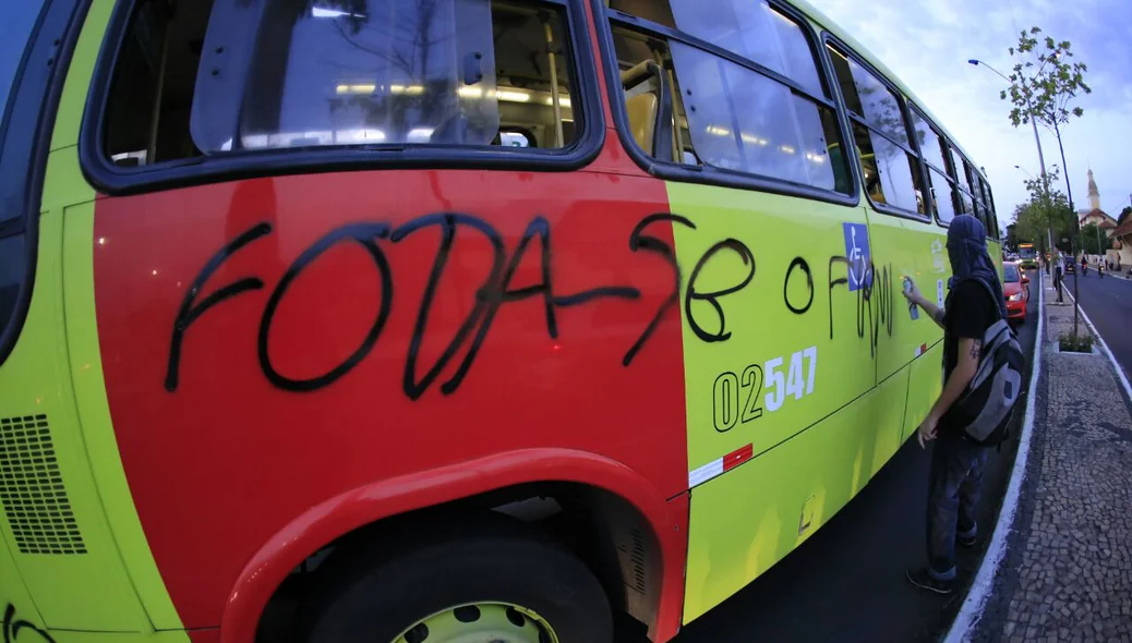 Ato contra aumento da passagem de ônibus