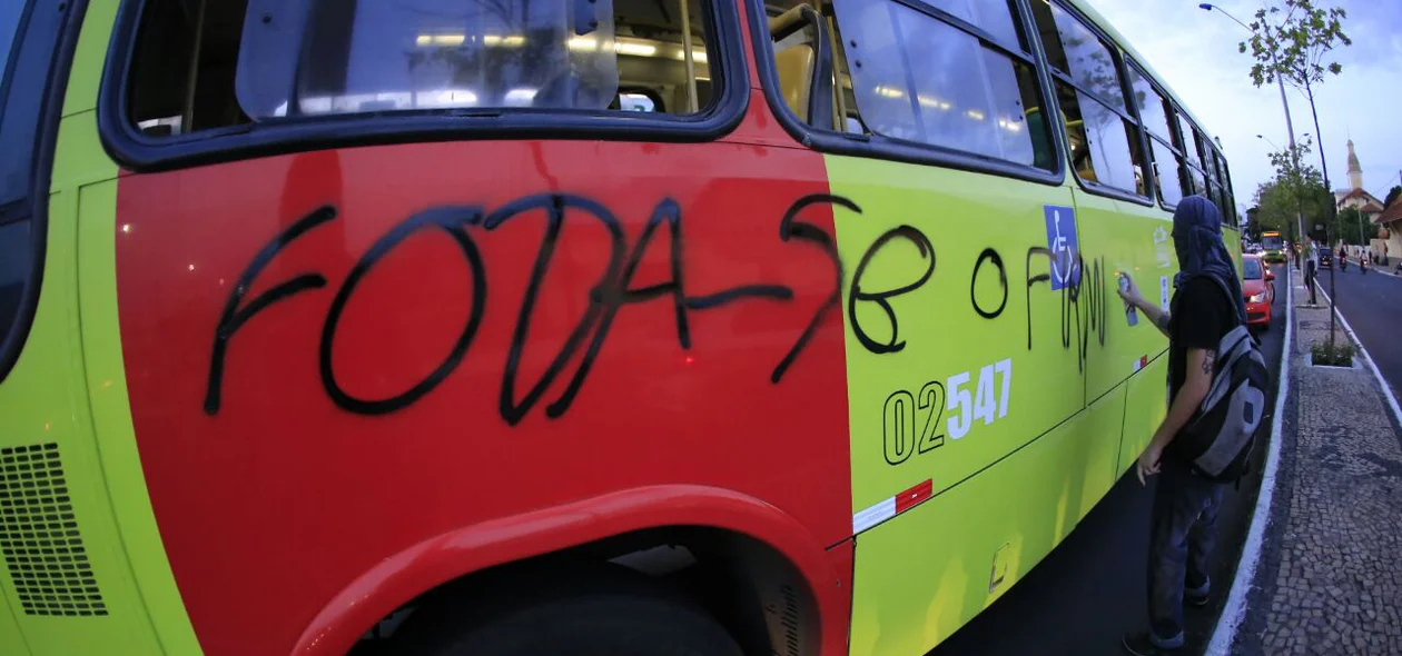 Ato contra aumento da passagem de ônibus
