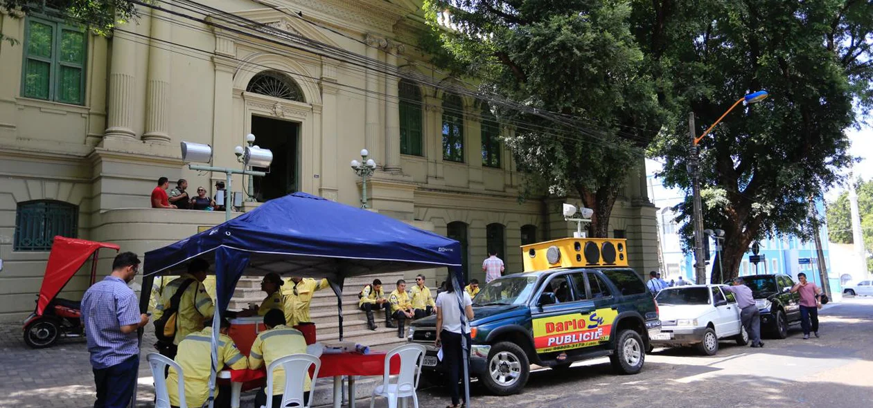 Ato dos agentes da Strans acontece em frente ao Palácio da Cidade