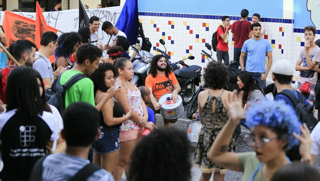 Manifestantes em ato contra o aumento da passagem de ônibus