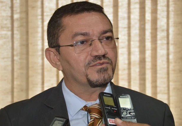 Prefeito não vai suspender efeitos da lei administrativamente
