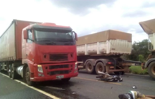 Acidente envolvendo carreta 