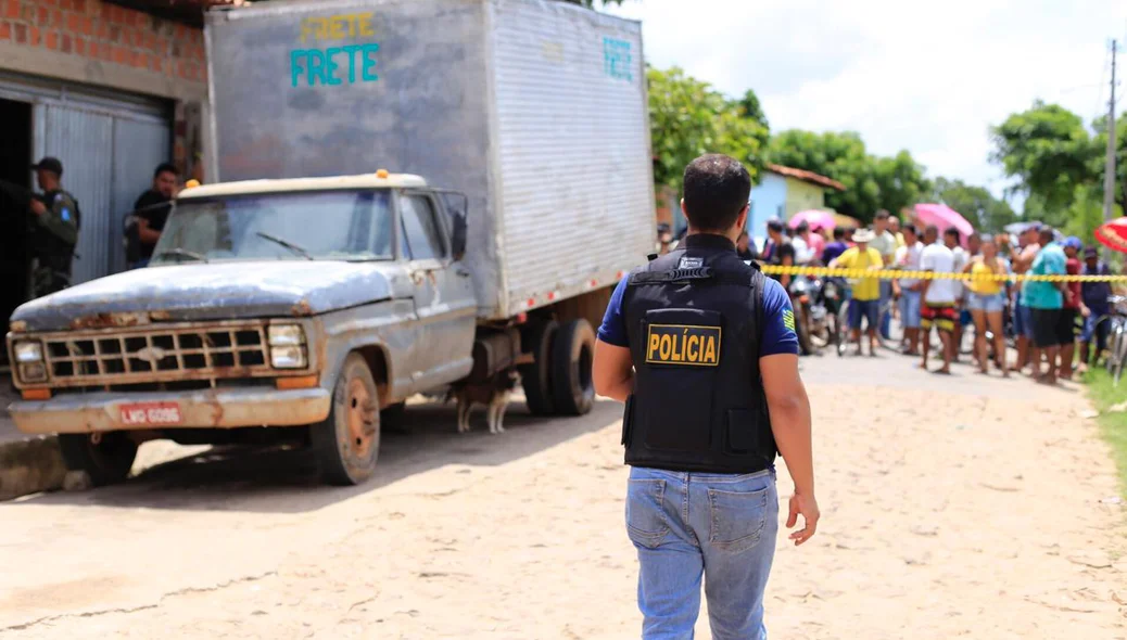 Delegacia de Homicídios também compareceu ao local do crime