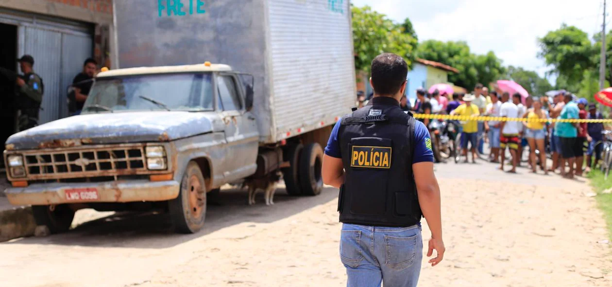 Delegacia de Homicídios também compareceu ao local do crime