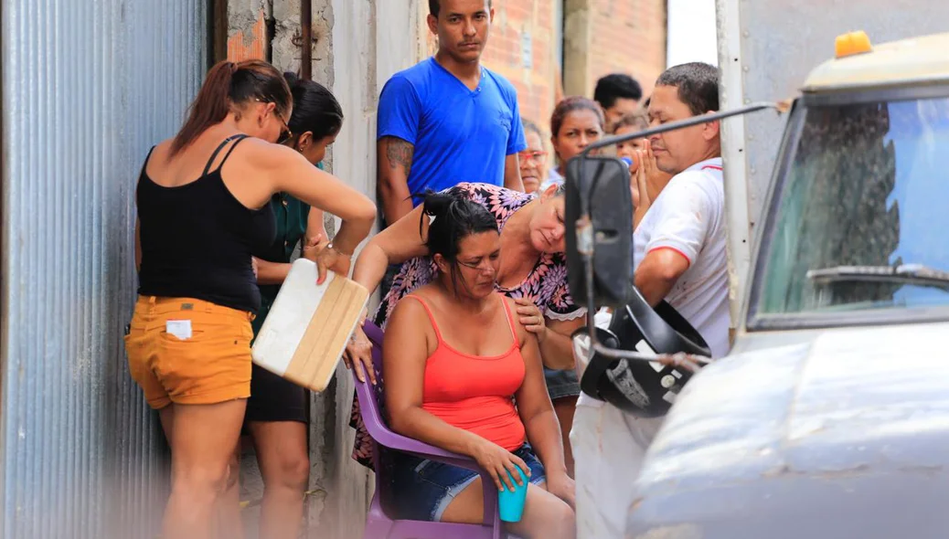 Familiares e amigos inconformados com a tragédia