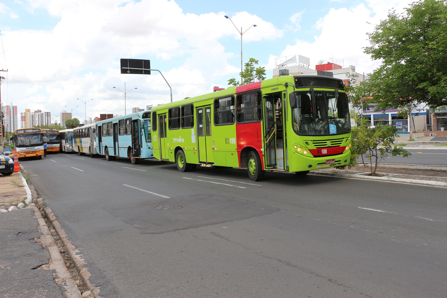 Ônibus retidos