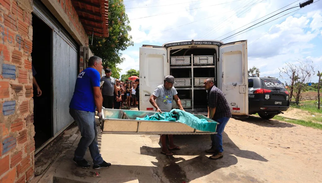 Os corpos foram encontrados pelo filho do casal