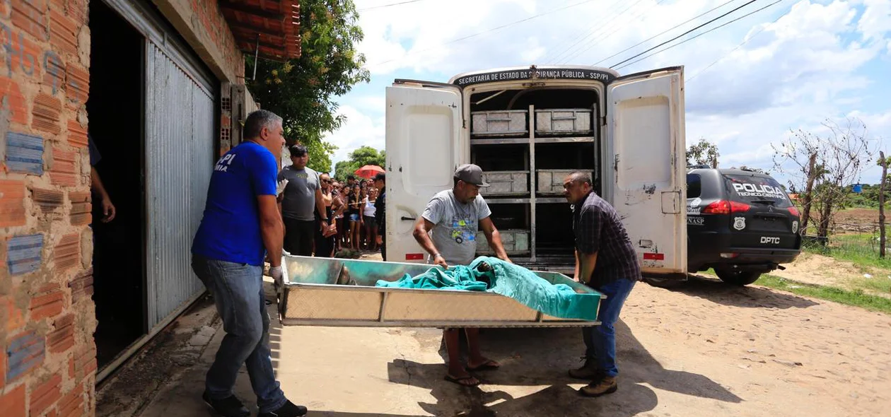 Os corpos foram encontrados pelo filho do casal