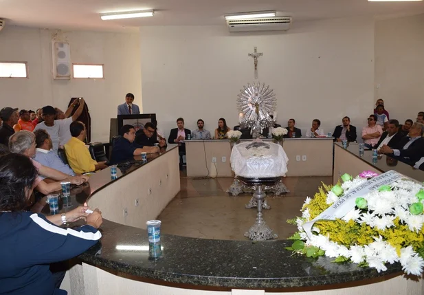 Sessão solene reuniu várias autoridades