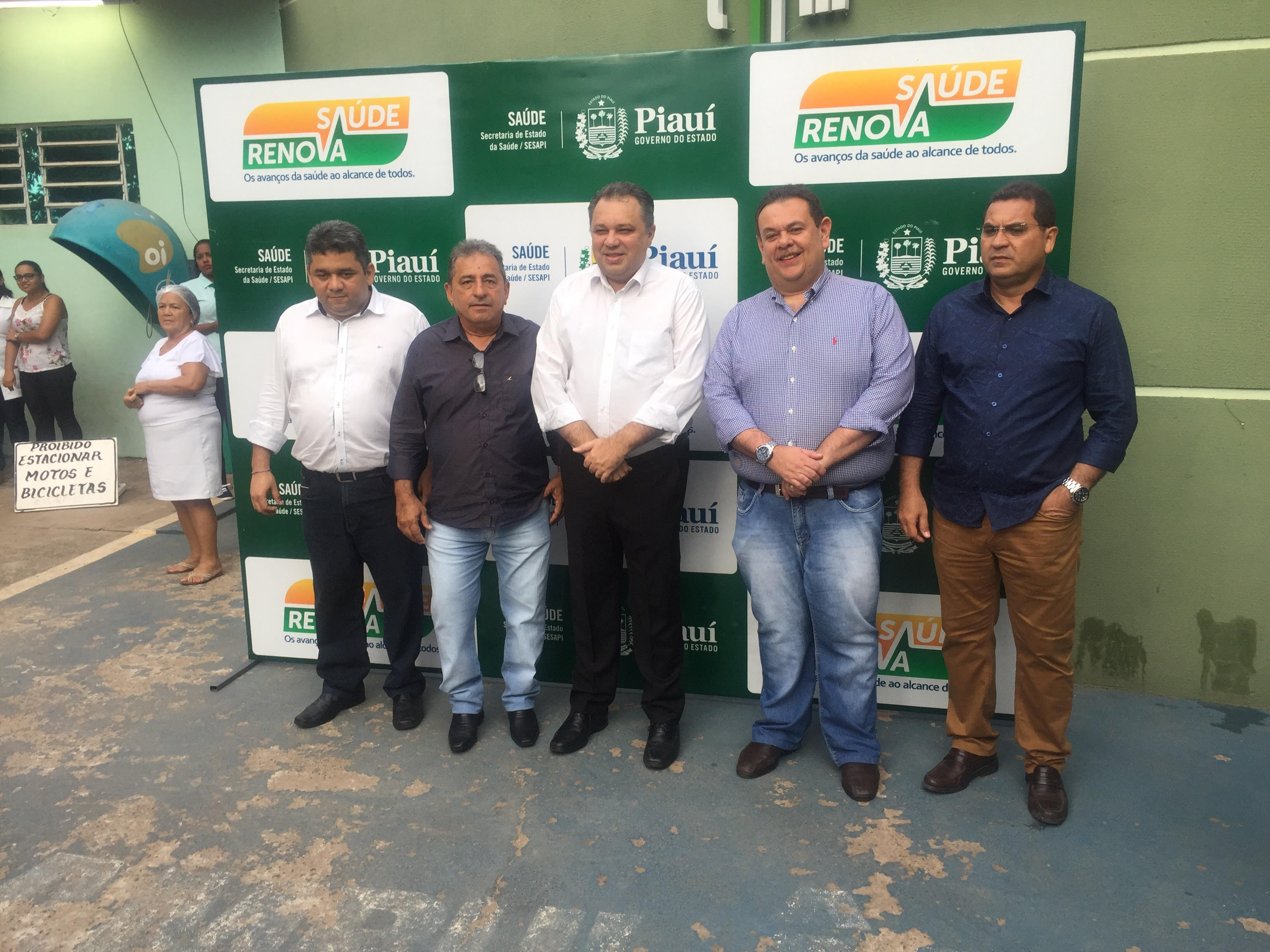 Silas Freire durante entrega de equipamentos 
