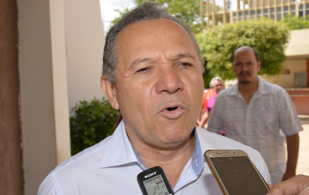 Vice-prefeito Edilson Carvalho diz que secretária de Saúde fica no cargo