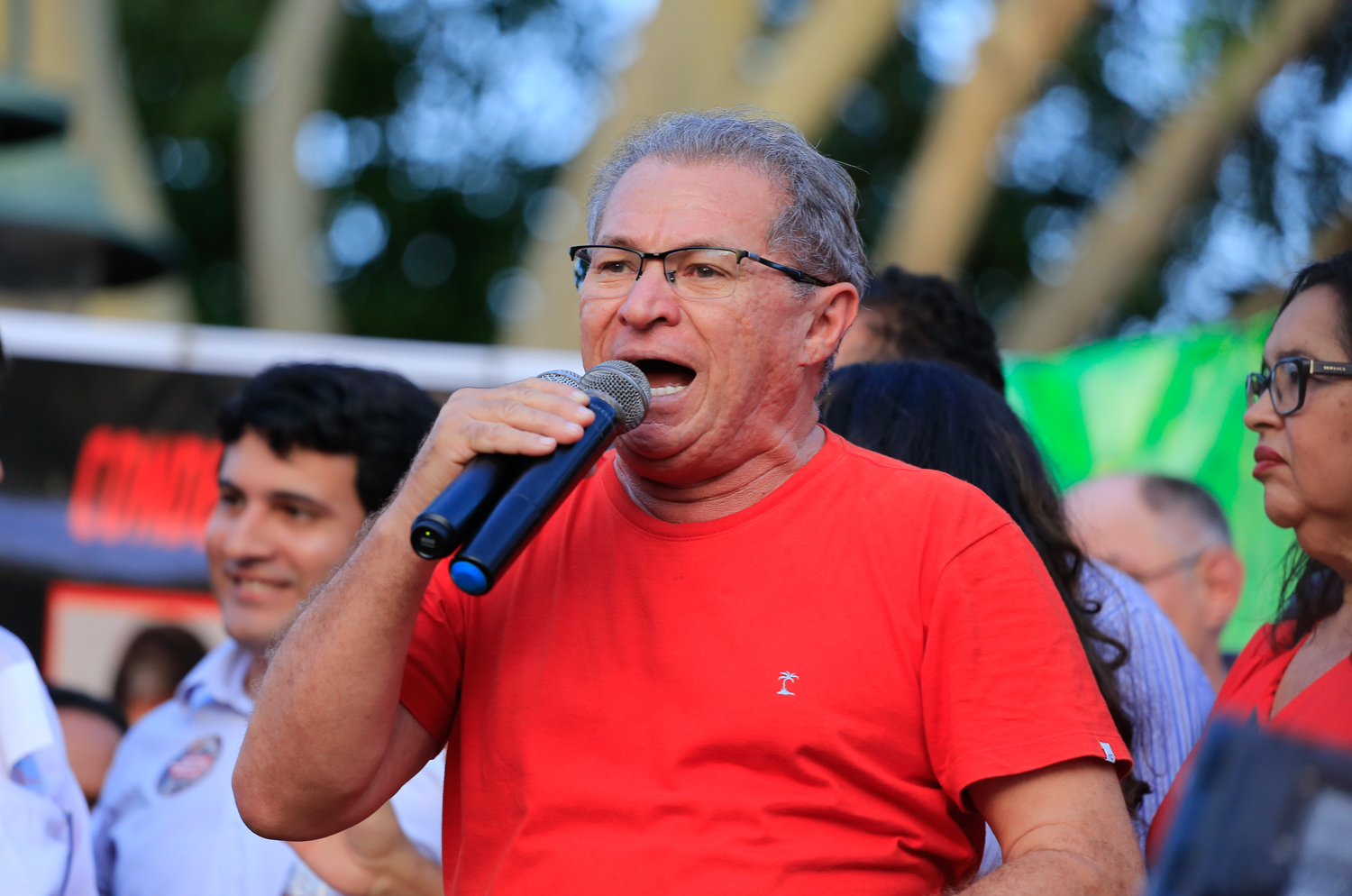 Assis Carvalho participa de ato em defesa de Lula