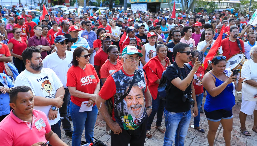 Ato em defesa de Lula na Praça da Liberdade