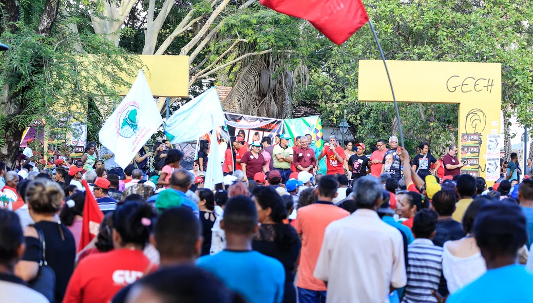 Manifestantes lotaram a Praça da Liberdade em ato a favor de Lula