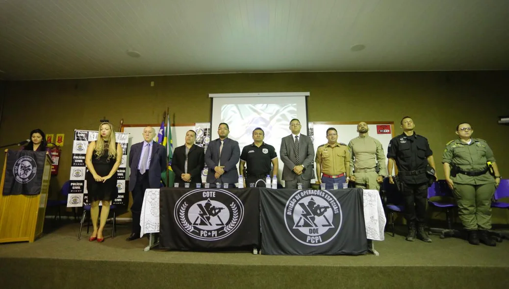Mesa de honra com autoridades da cúpula da Segurança Pública do PI
