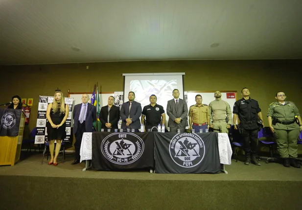 Mesa de honra com autoridades da cúpula da Segurança Pública do PI