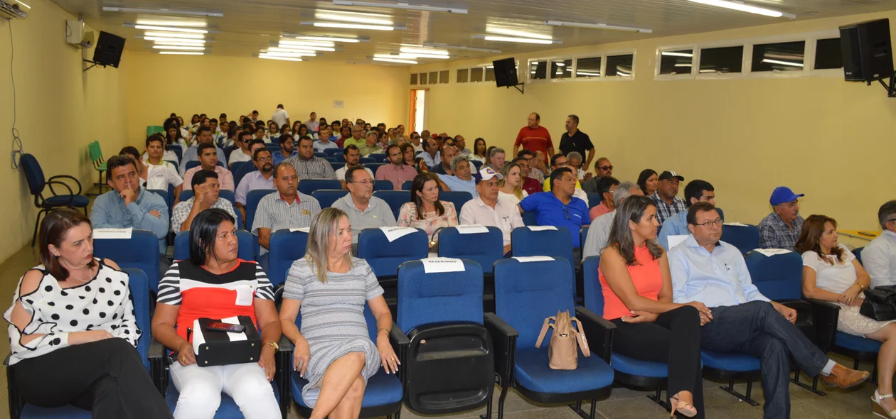 Auditório ficou praticamente lotado
