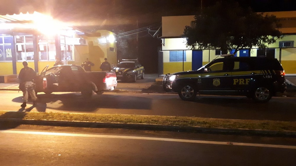 Carro apreendido no posto da PRF
