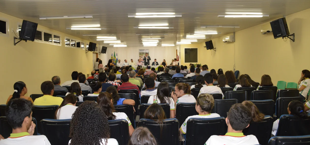 Encontro debate regularização de terrenos do Distrito Industrial de Picos