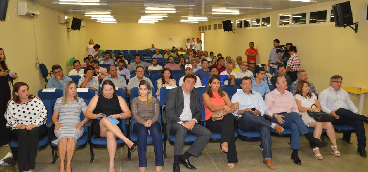 Encontro reuniu autoridades, empresários e estudantes